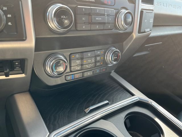Used 2019 White Ford Platinum image 21