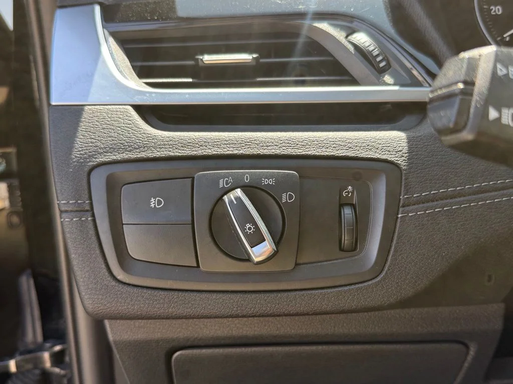 Used 2020 Black BMW sDrive28i image 33
