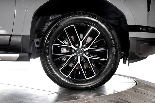 Used 2025 Incognito Lexus 550 Premium+ image 15