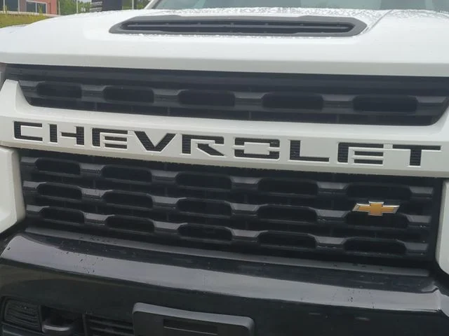 Used 2023 White Chevrolet Custom image 24