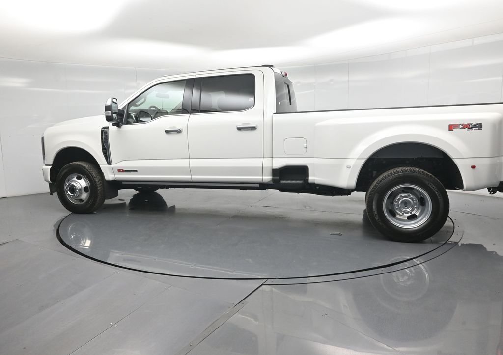 New 2026 Star White Metallic Tri-Coat Ford Platinum image 5
