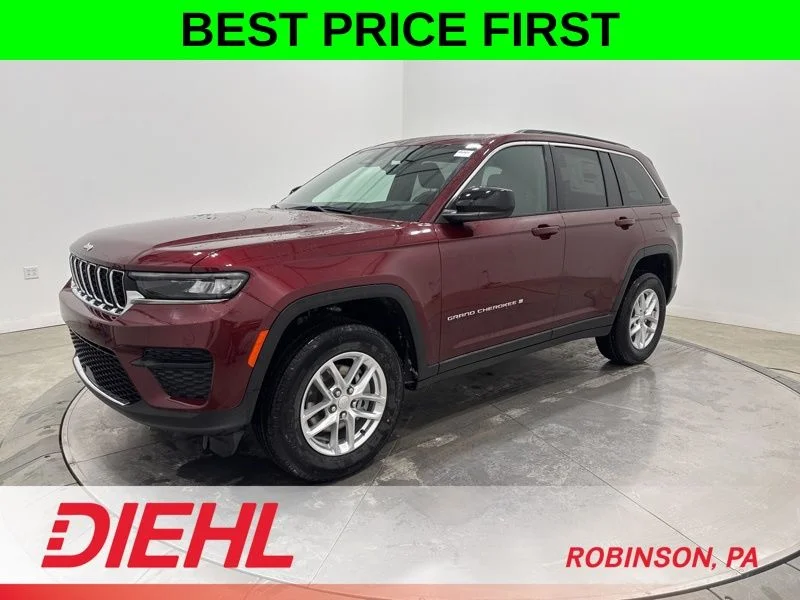 New 2026 Velvet Red Pearl-Coat Exterior Paint Jeep Laredo X image 3