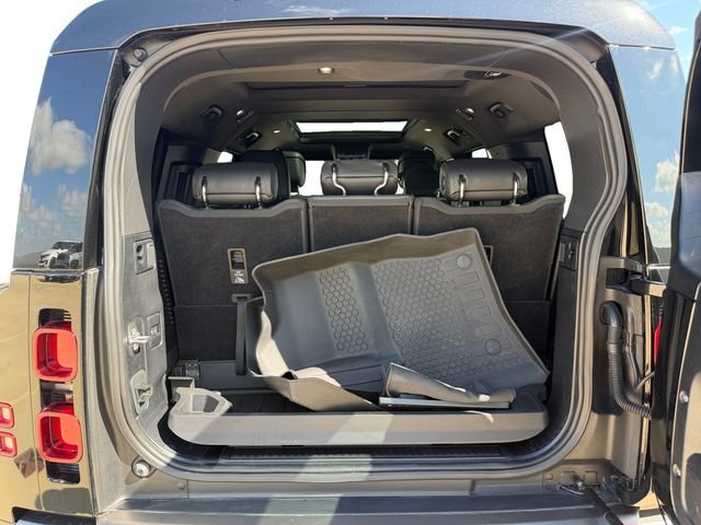 Used 2025 Black Land Rover X-Dynamic SE image 18