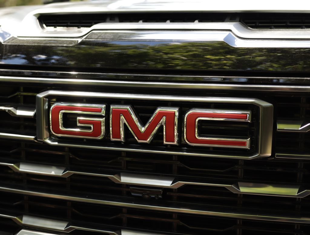New 2026 Sterling Metallic GMC AT4 image 40
