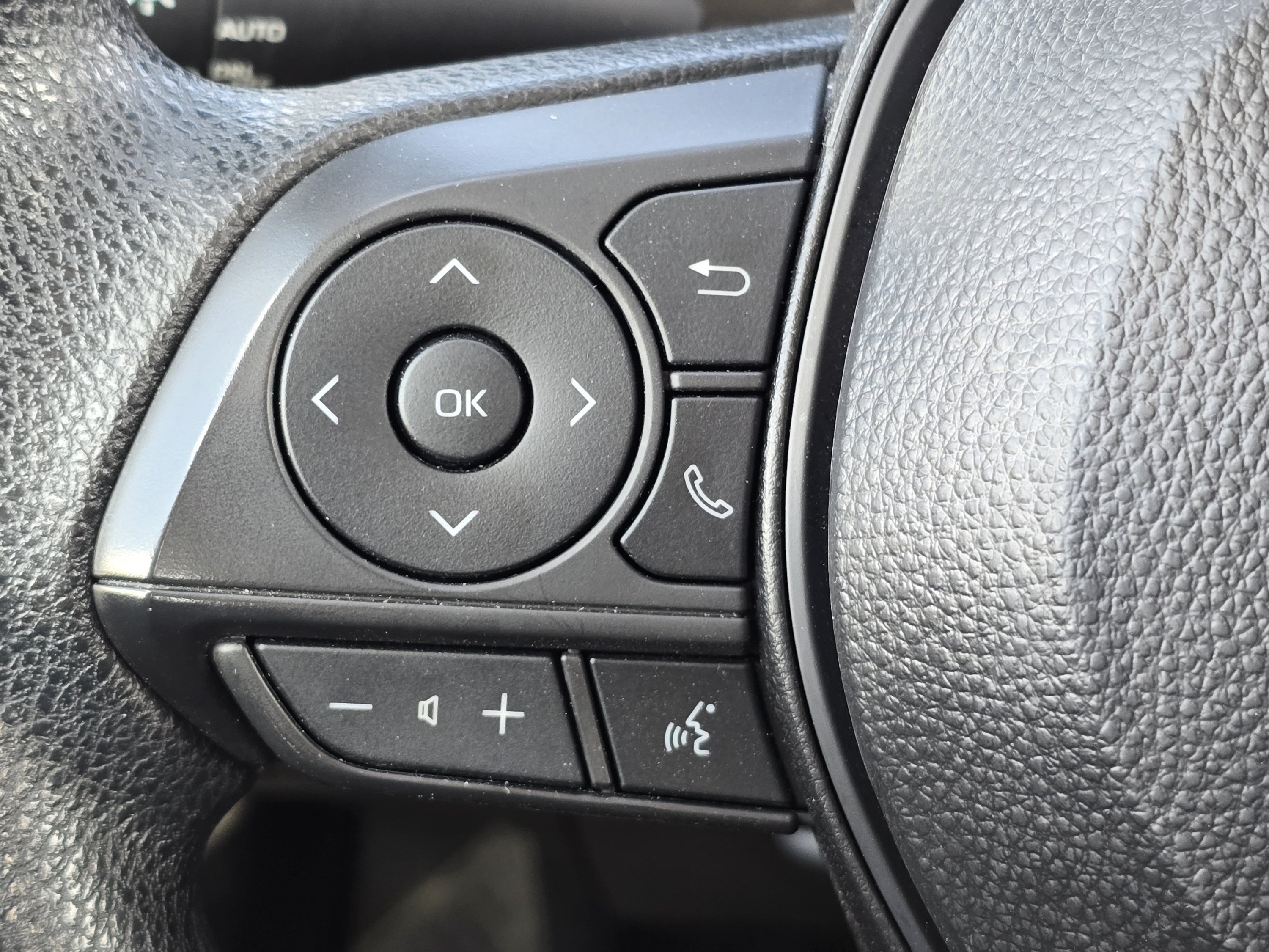Used 2025 Underground Toyota LE image 17