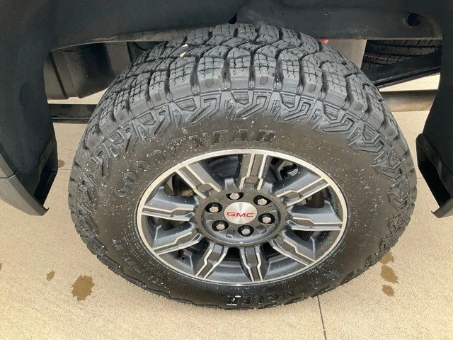 Used 2025 White GMC AT4 image 45