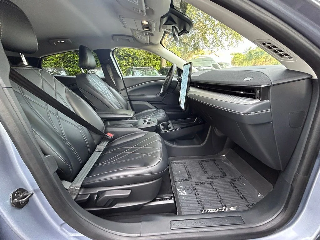 Used 2022 Ice Blue Ford Select image 22