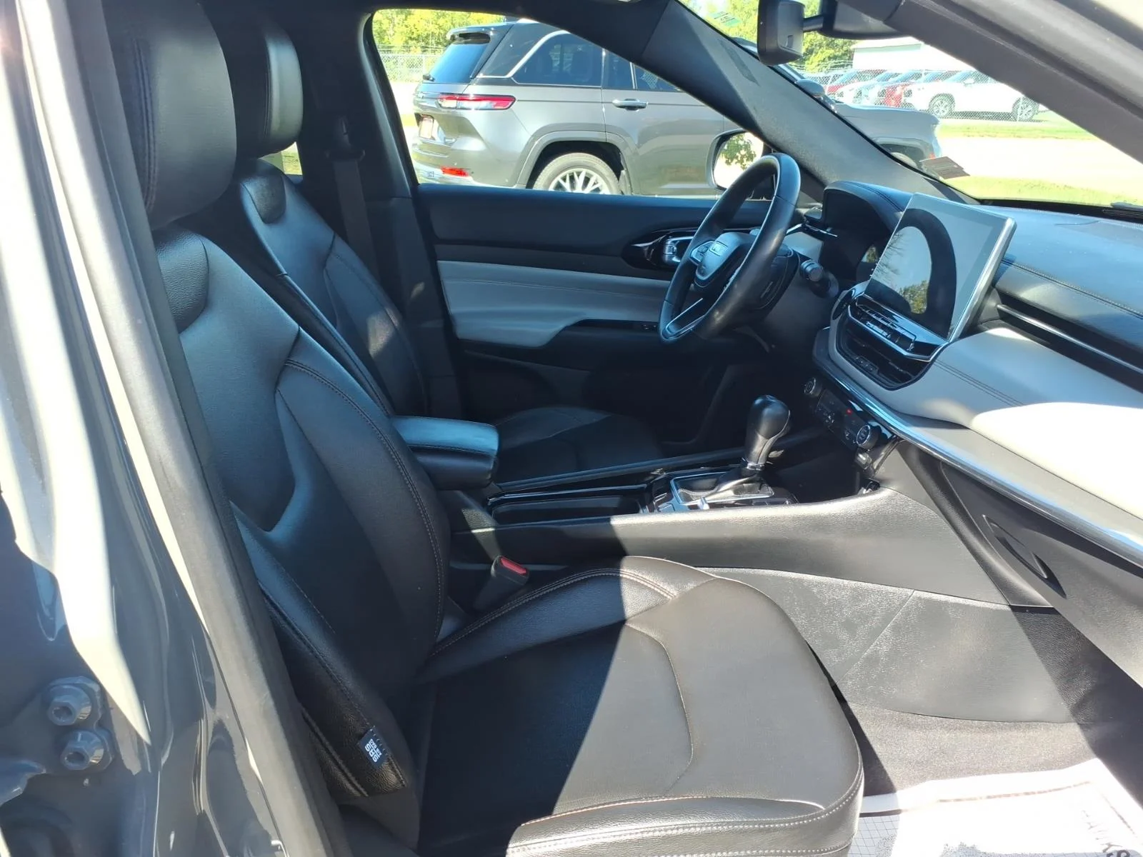 Used 2024 Gray Clearcoat Jeep Limited image 15