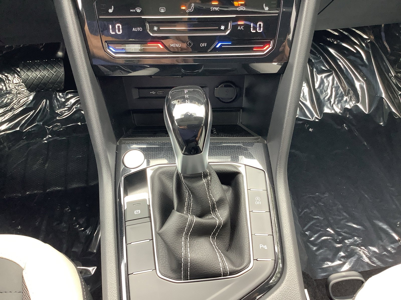 New 2026 Platinum Gray Metallic Volkswagen SE image 15