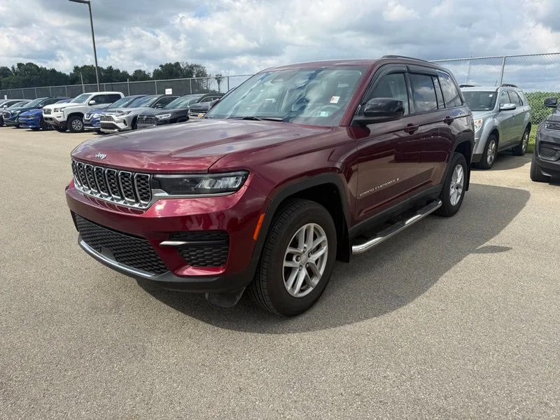 Used 2023 Red Jeep Laredo X image 2
