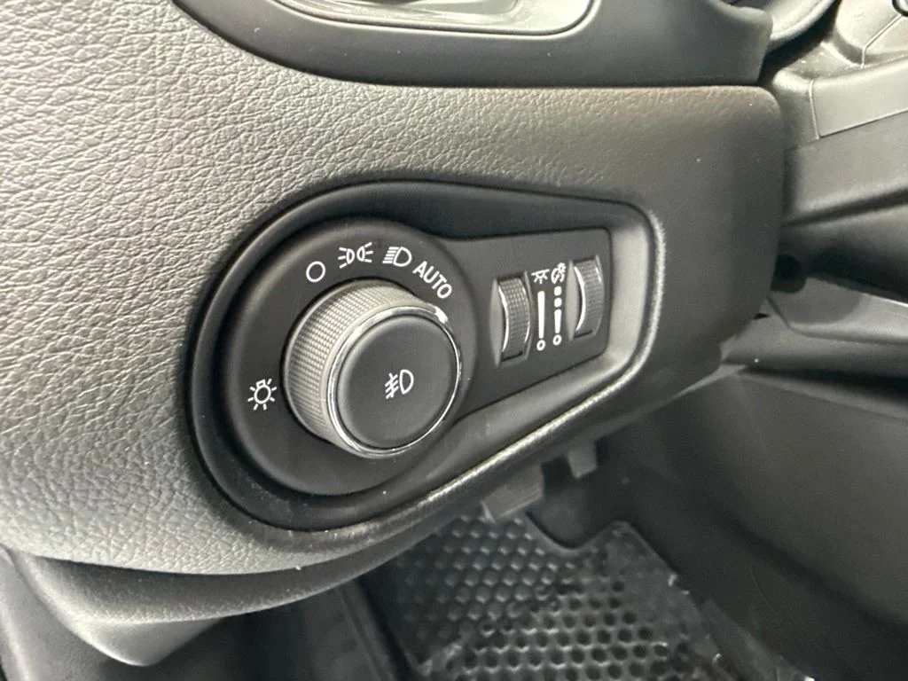 Used 2022 Black Jeep Limited image 21