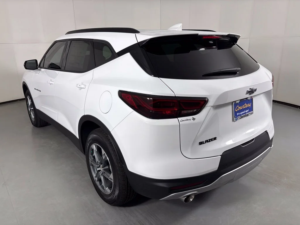 New 2026 Summit White Chevrolet 3LT image 7