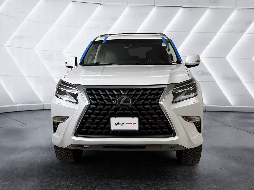 Used 2021  Lexus 460 Luxury image 2