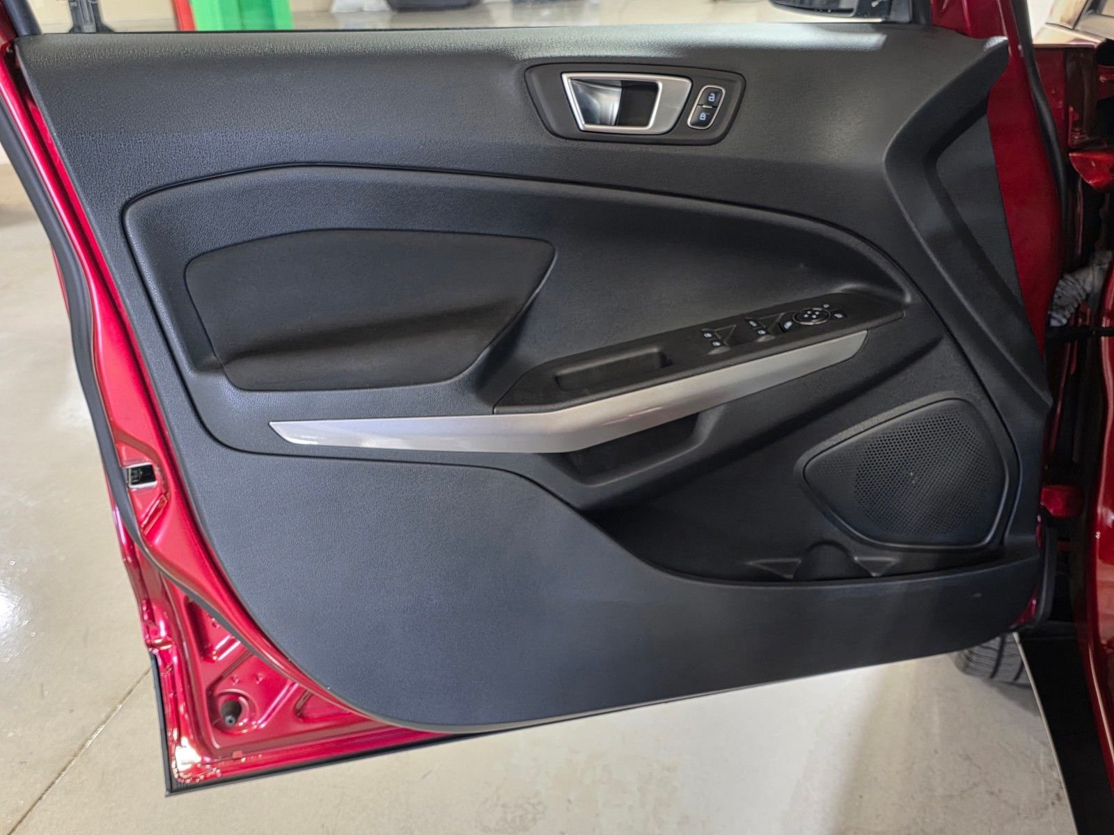 Used 2018 Ruby Red Metallic Ford SE image 20