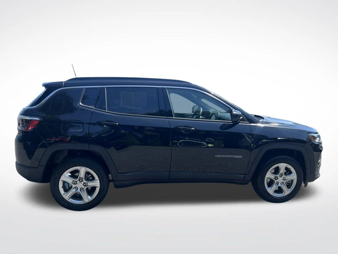 Used 2023 Black Jeep Latitude image 6