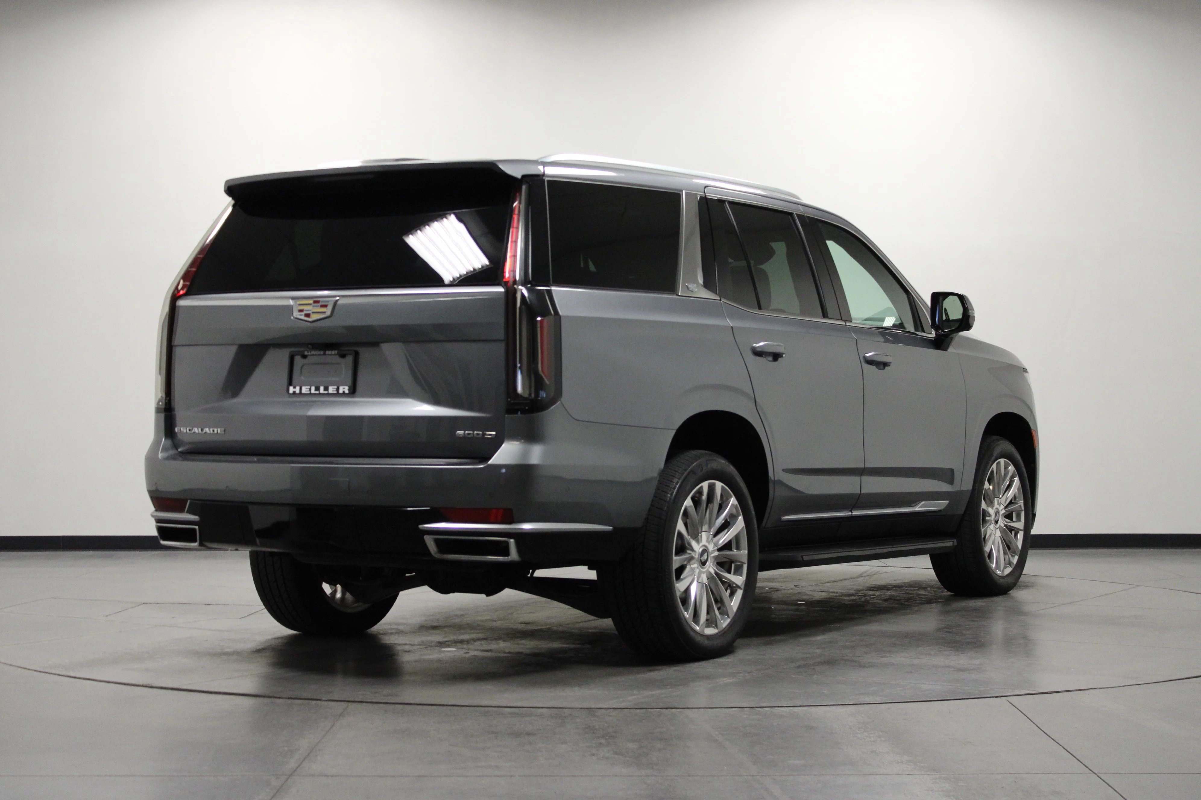 Used 2021 Satin Steel Metallic Cadillac Premium Luxury image 4
