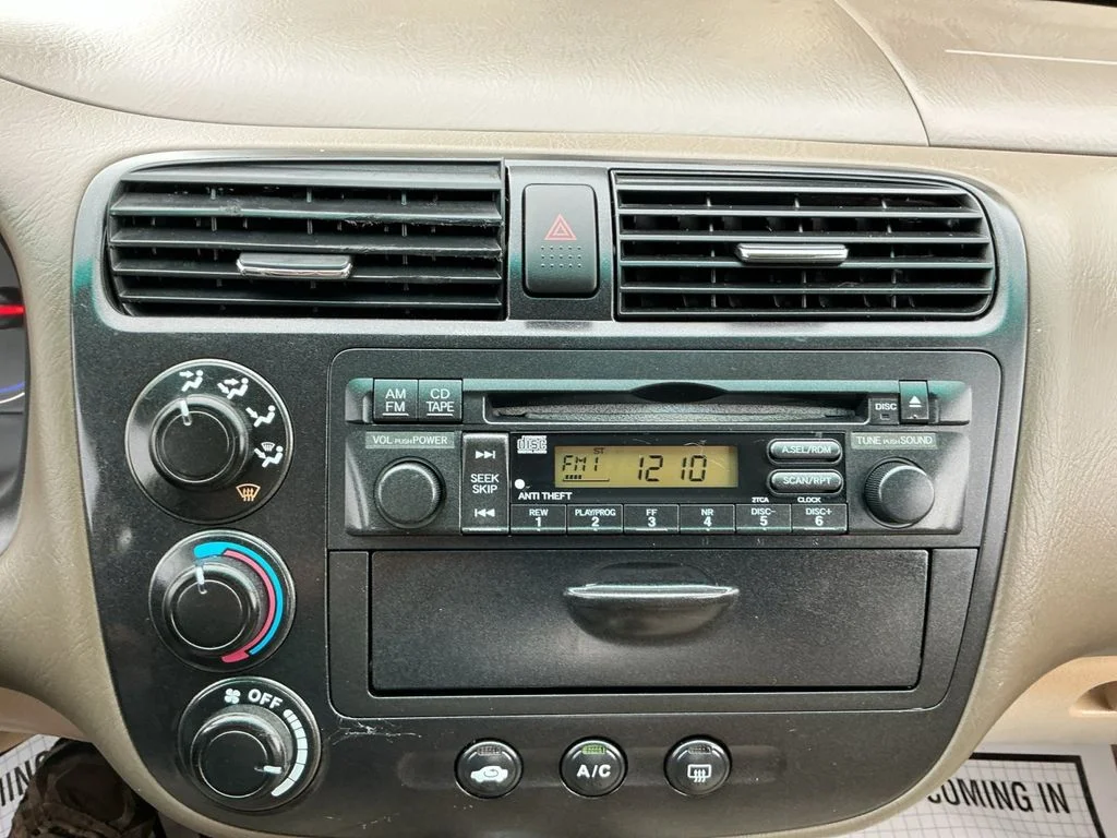 Used 2004 Gold Honda LX image 14