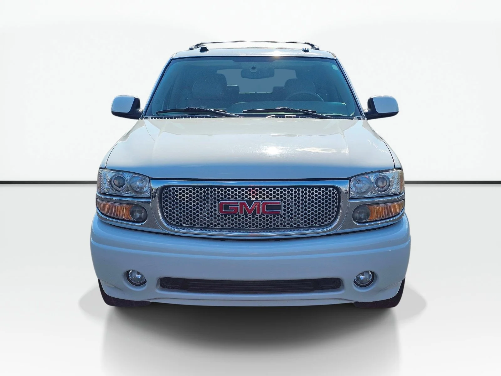 Used 2005 Summit White GMC Denali image 3