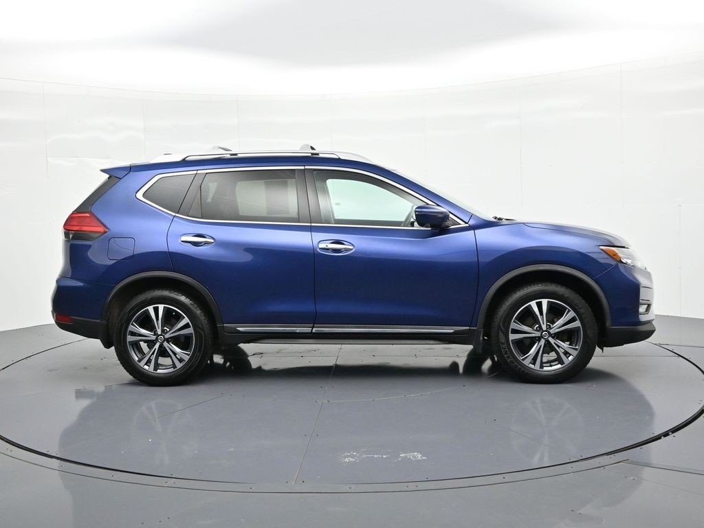 Used 2017 Caspian Blue Nissan SL image 5