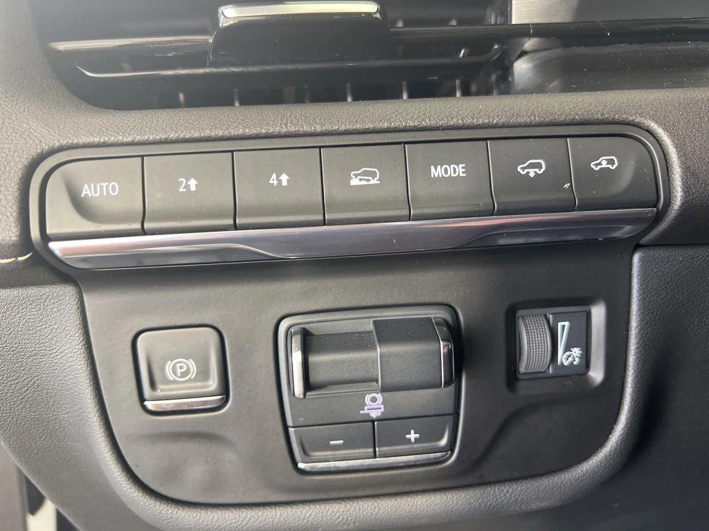 Used 2021 Crystal White Cadillac Sport image 13