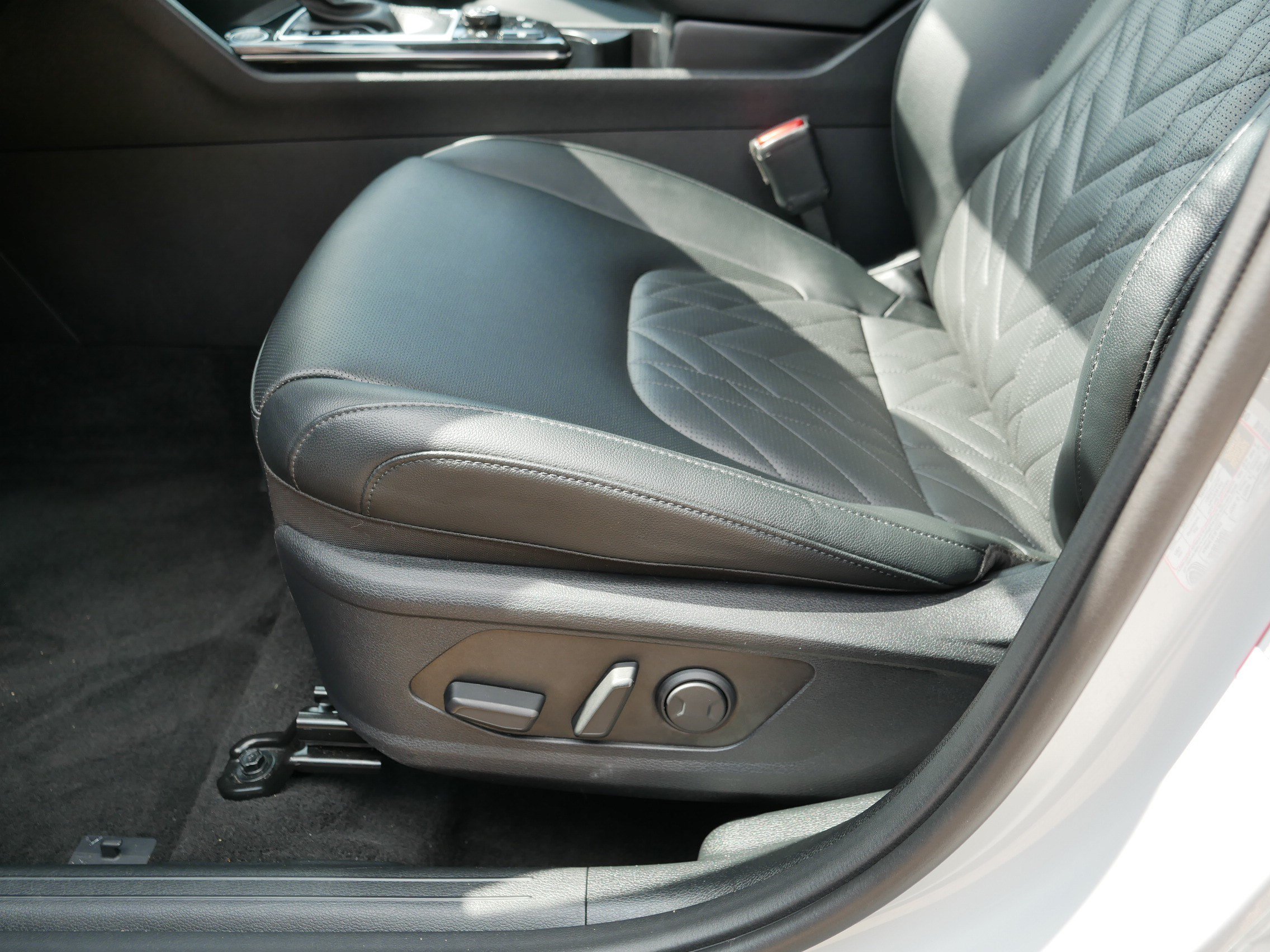 Used 2023 Wolf Gray Kia X-Line image 20