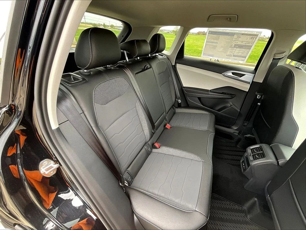 New 2026 Black Volkswagen 1.5T SE image 10