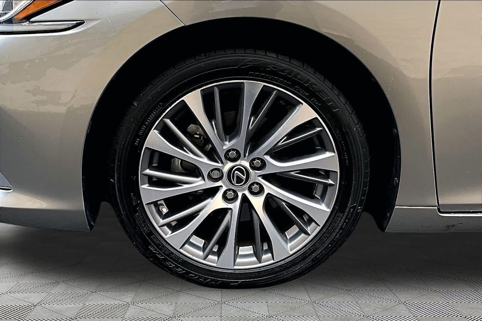 Used 2020 Atomic Silver Lexus  image 11