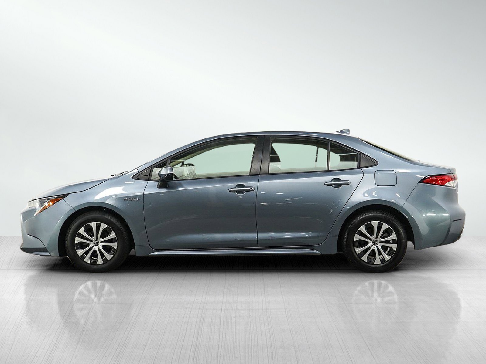 Used 2020 Toyota Corolla LE with VIN JTDEBRBE0LJ023399 for sale in Burnsville, Minnesota
