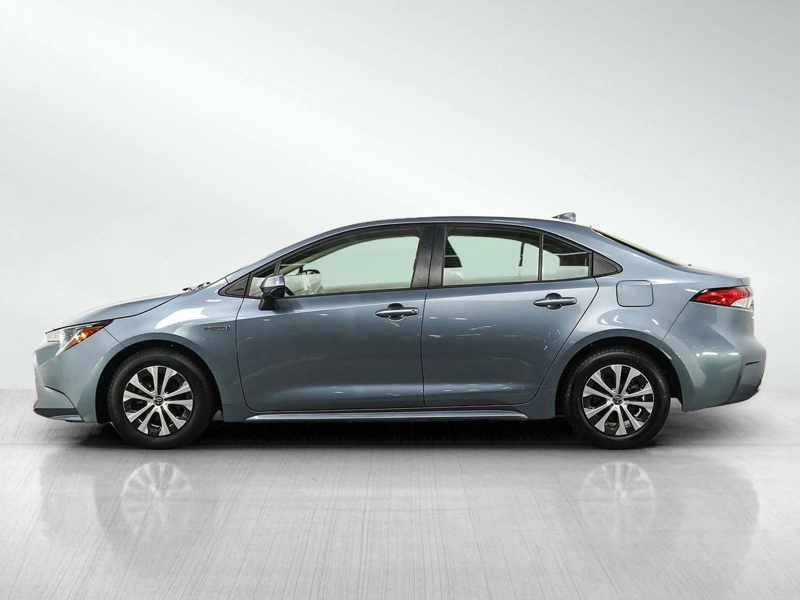 Used 2020 Toyota Corolla LE with VIN JTDEBRBE0LJ023399 for sale in Burnsville, Minnesota
