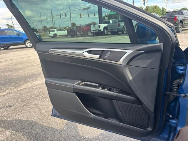 Used 2017 Blue Ford SE image 13
