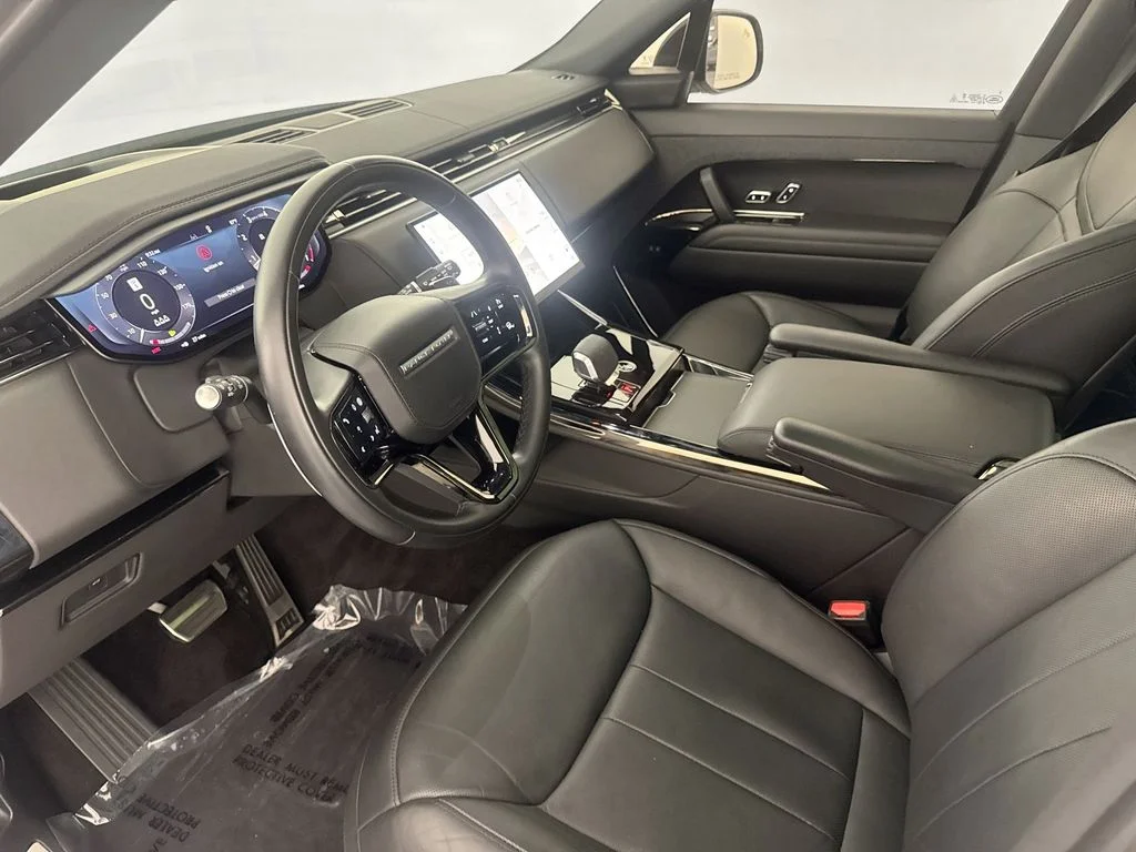 Used 2024 White Land Rover Dynamic SE image 9