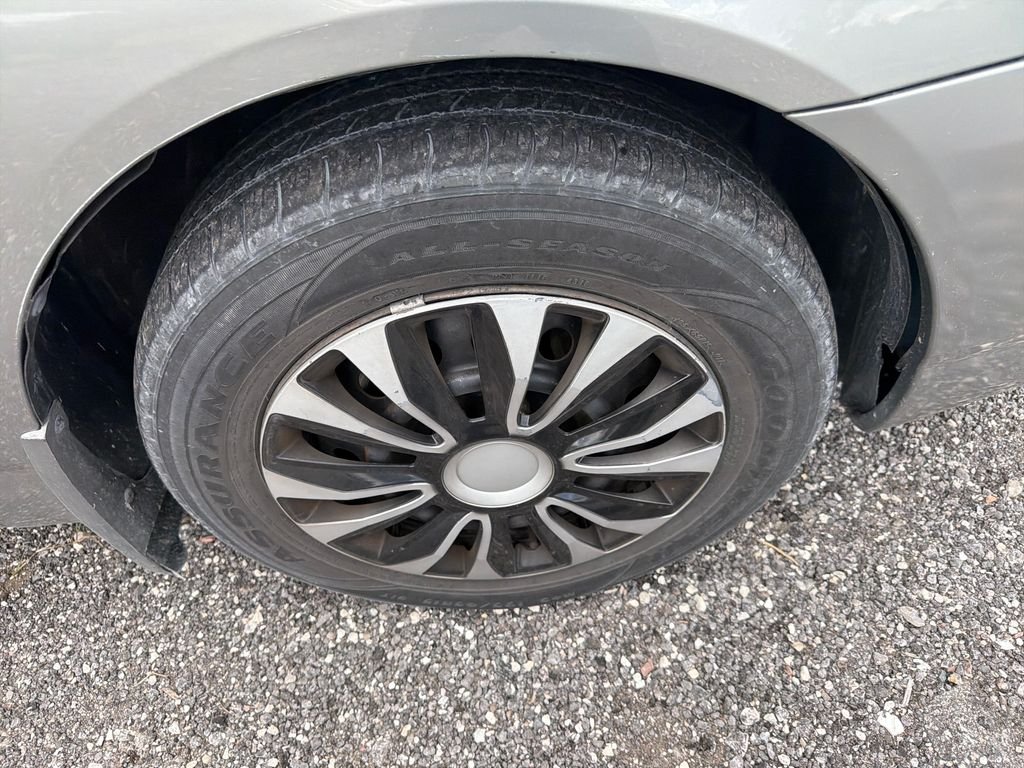 Used 2003 Silver Toyota  image 14