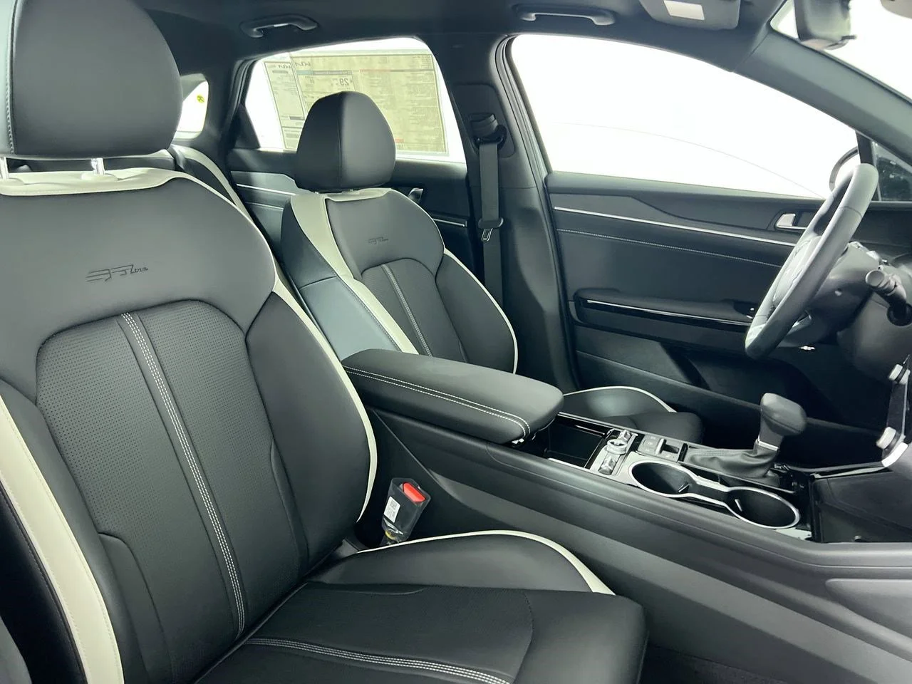 New 2026 Aurora Black Pearl Kia GT-Line FWD image 29