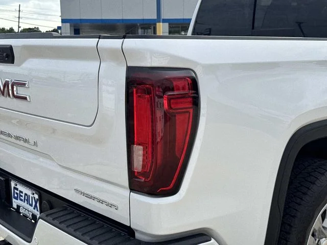 Used 2024 White GMC Denali image 12