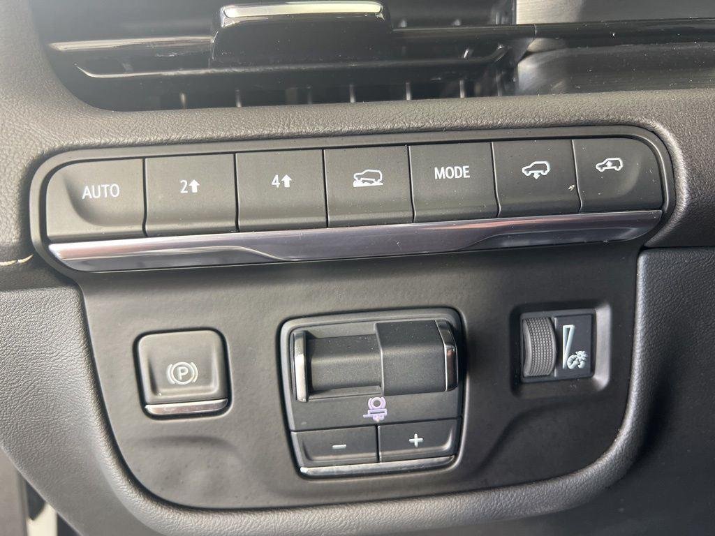 Used 2021 Crystal White Cadillac Sport image 13