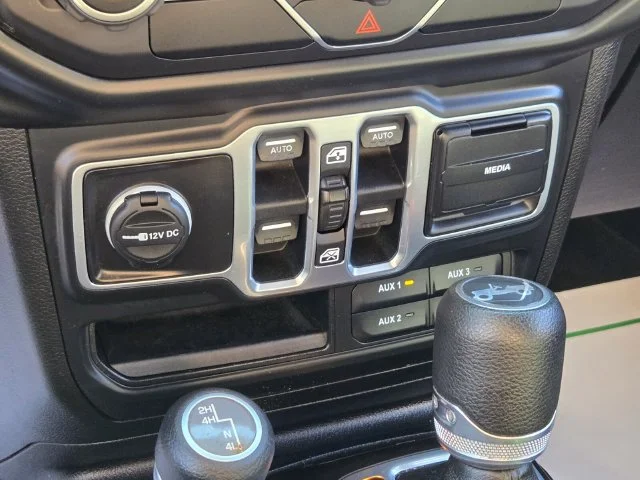 Used 2018 White Jeep Unlimited Sport S image 29