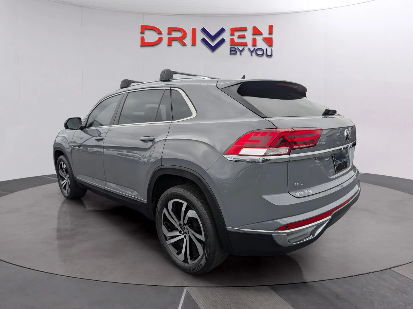 Used 2023 Pure Gray Volkswagen 2.0T SEL image 3