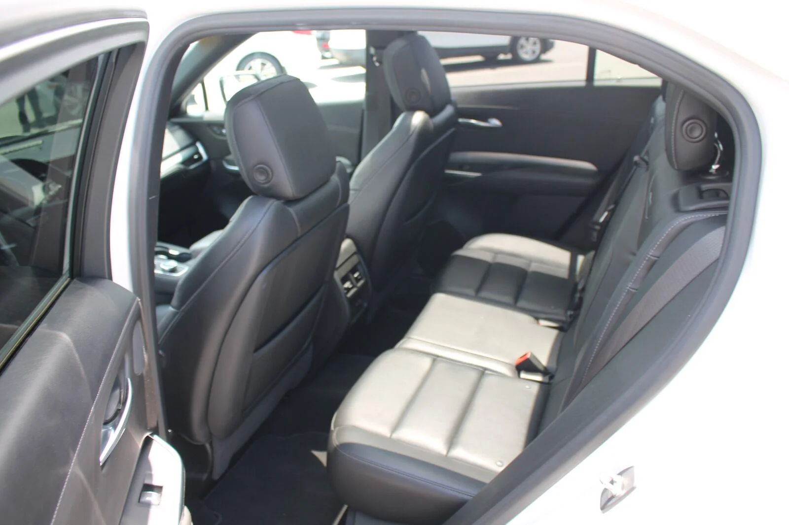 Used 2021 CRYSTAL WHITE TRICOAT Cadillac AWD Premium Luxury image 26