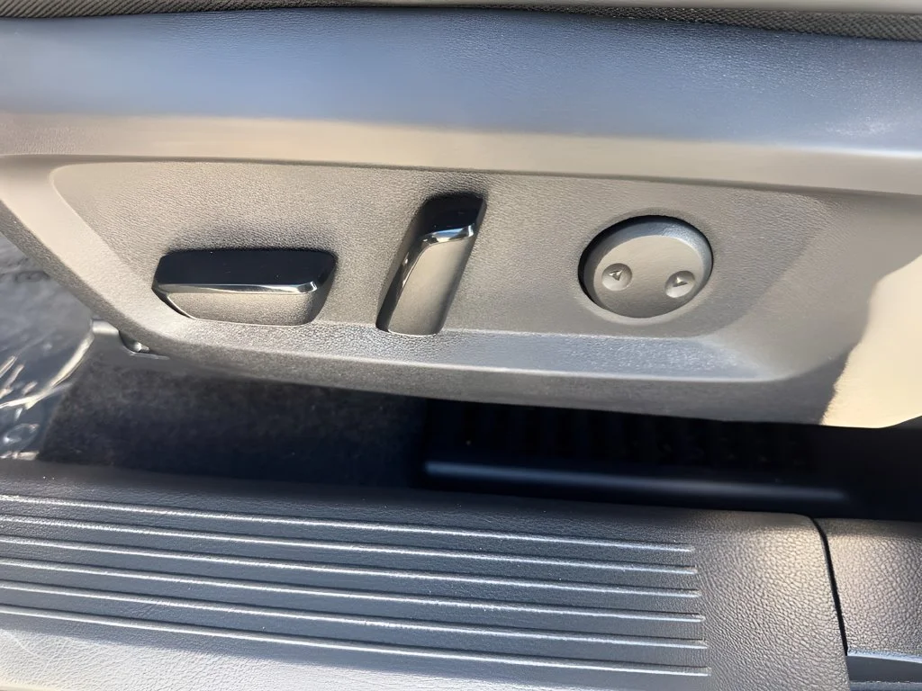 Used 2023 Gray Nissan Platinum image 10