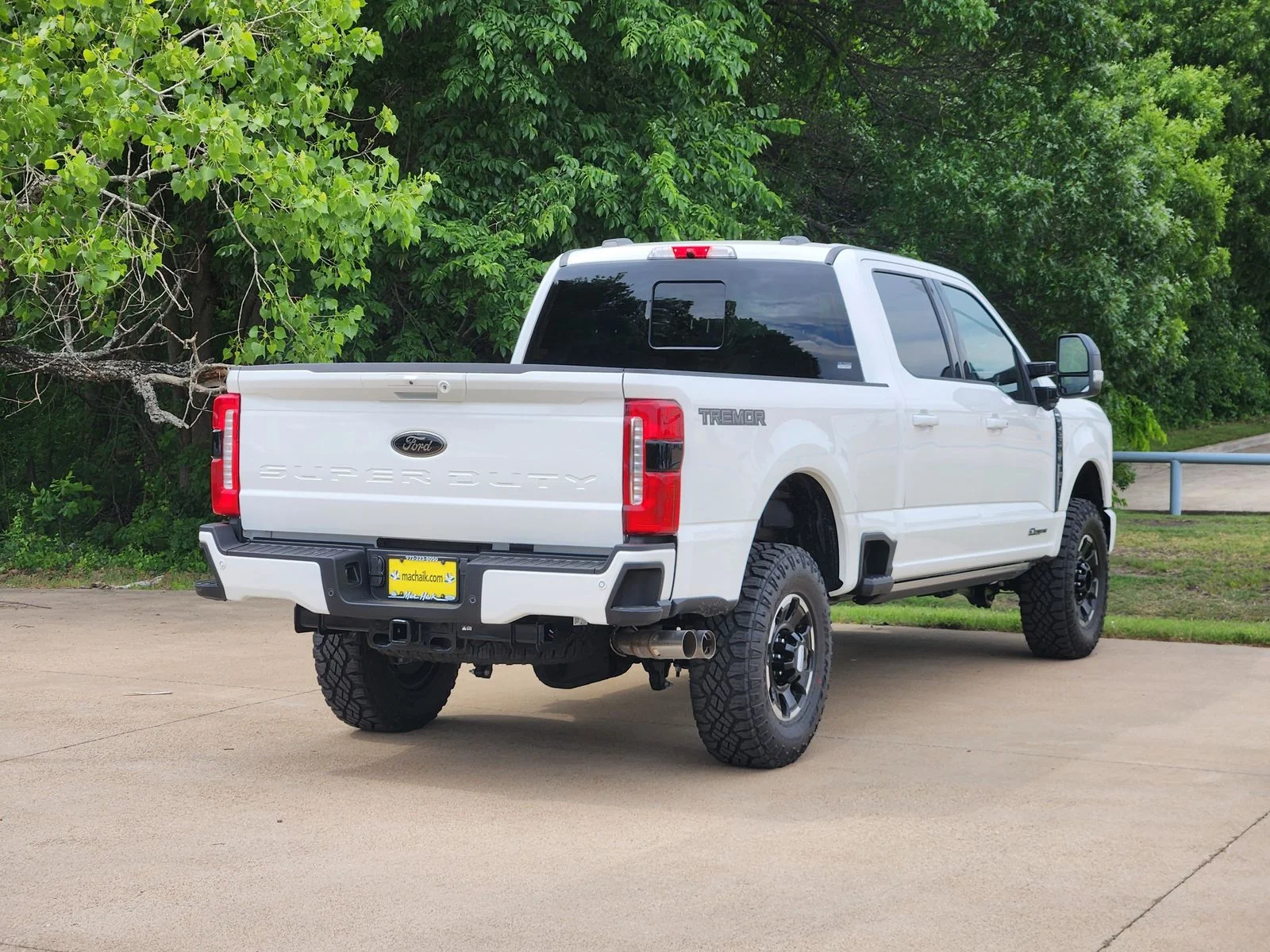 New 2026 Star White Metallic Tri-Coat Ford F-250® Lariat® image 4