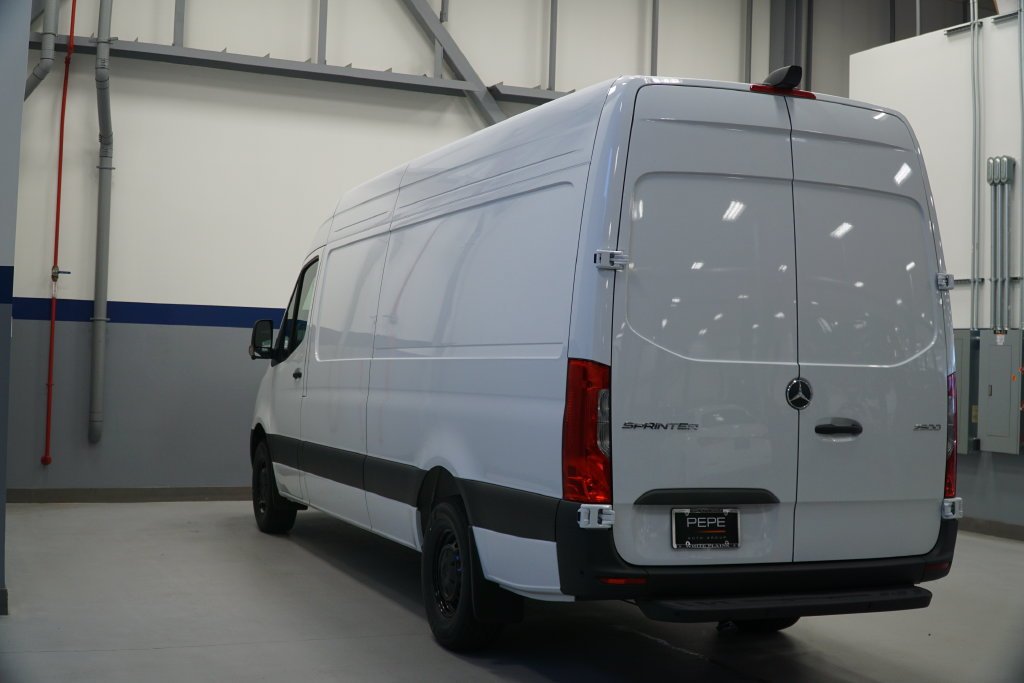New 2026 Arctic White Mercedes-Benz Cargo 170 WB image 23