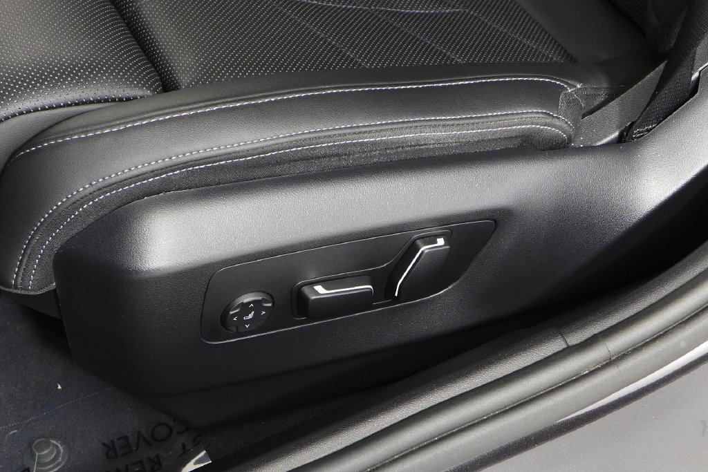 Certified Used 2024 Dark Graphite BMW M60 image 23