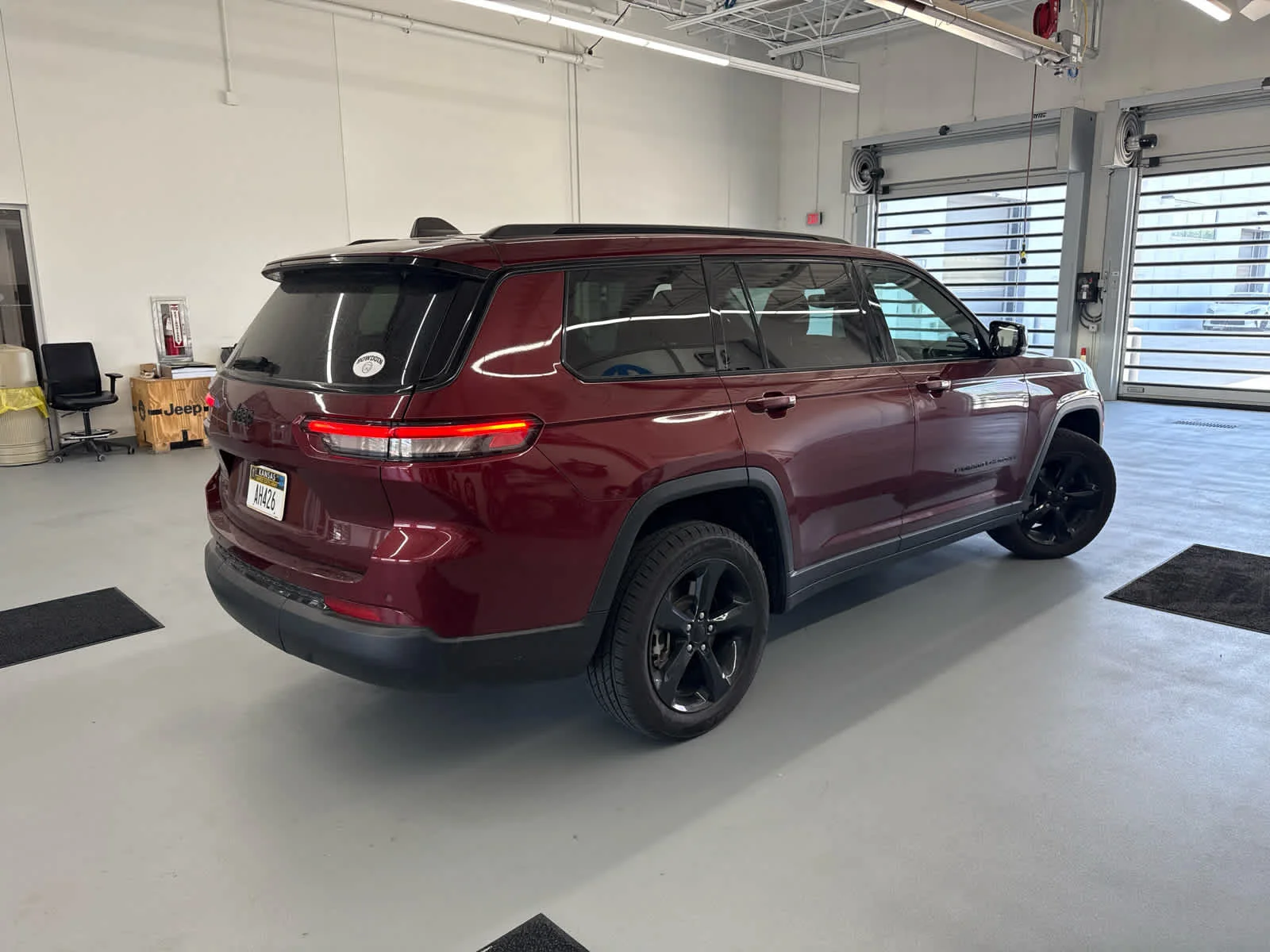 Used 2022 Velvet Red Pearlcoat Jeep Altitude image 5