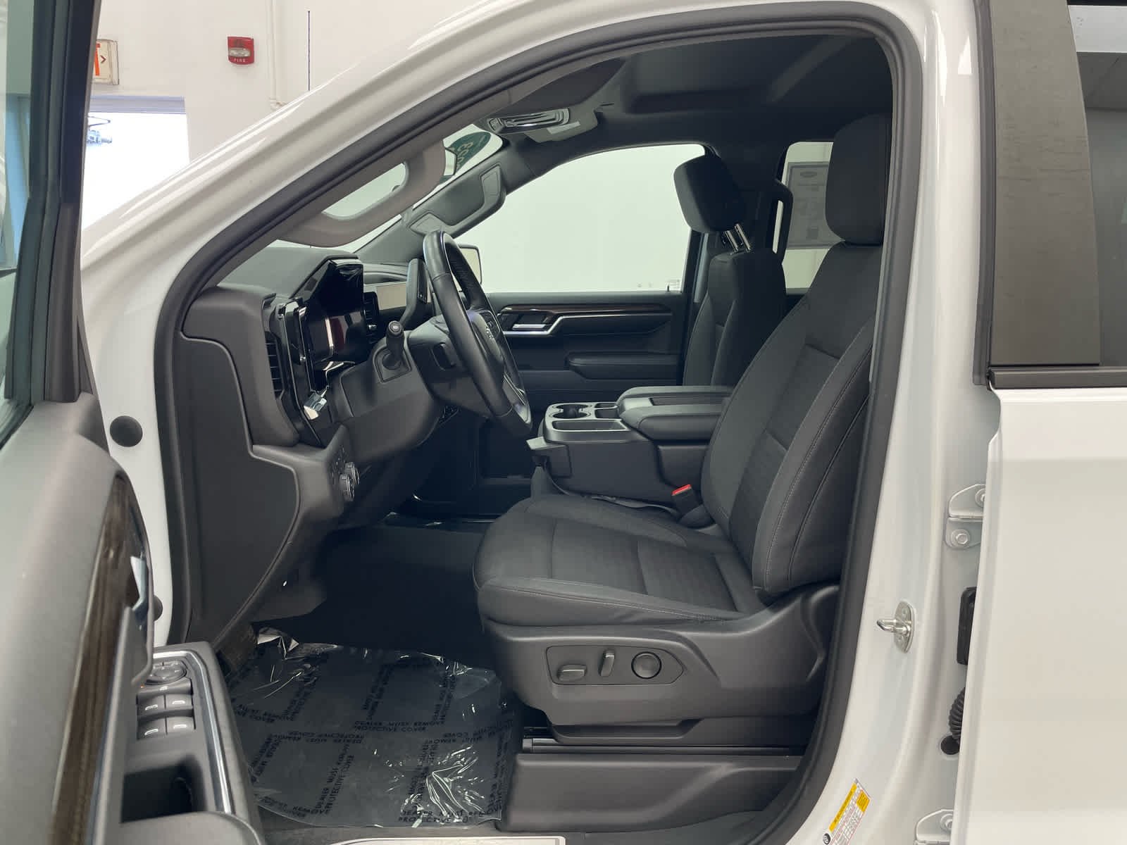 Used 2023 SUMMIT WHITE Chevrolet RST image 8