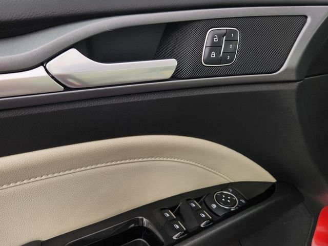 2016 Ford Fusion Energi Titanium - Photo 12