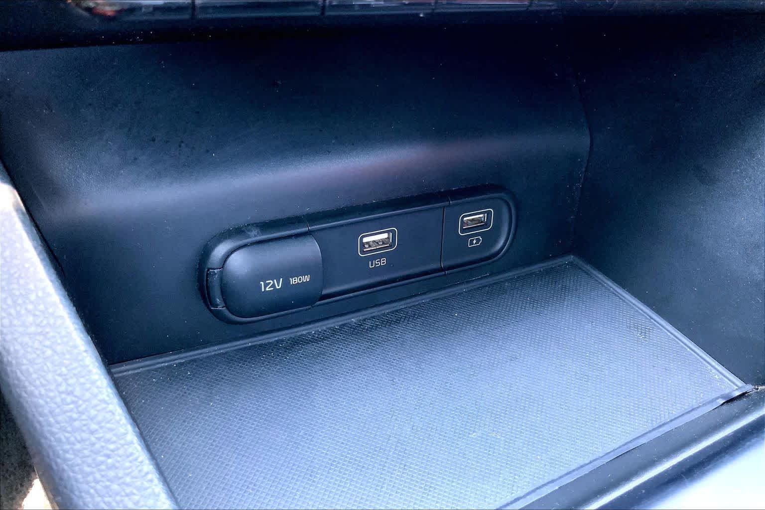 Used 2022 Wolf Gray Kia GT-Line image 28
