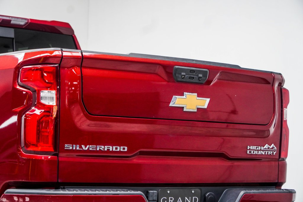 Used 2023 Red Chevrolet High Country image 17