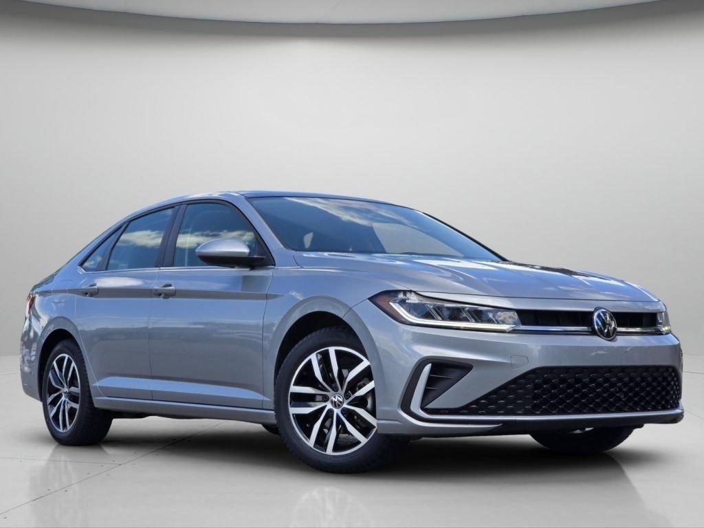 Used 2025 Pyrite Silver Metallic Volkswagen SE image 2