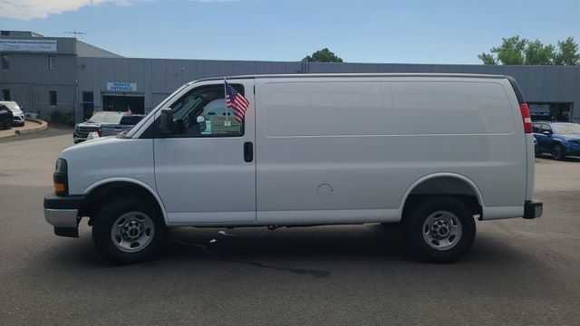 New 2026 Summit White GMC Work Van image 4