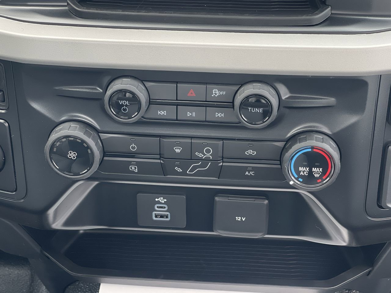New 2025 Oxford White Ford XL image 13